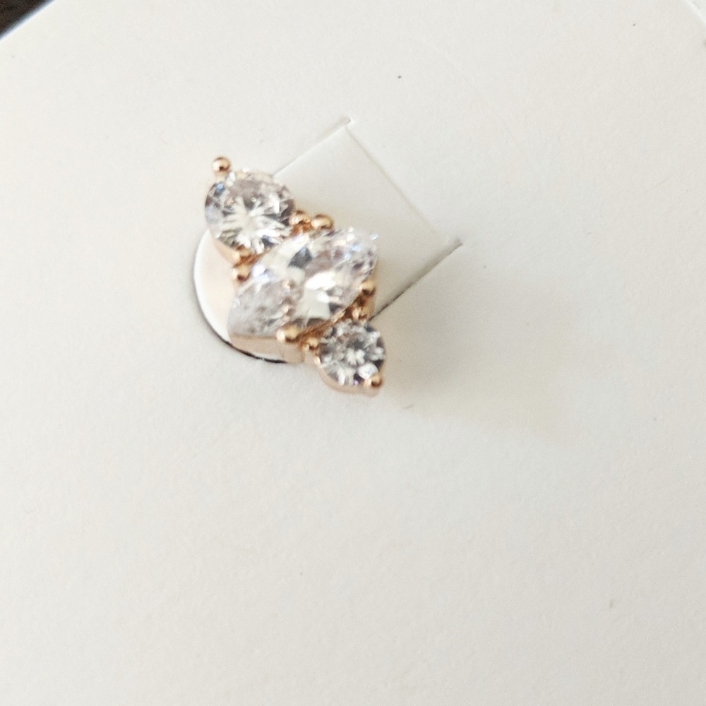 NWT Banana Republic Dainty Studs - Picture 3 of 4